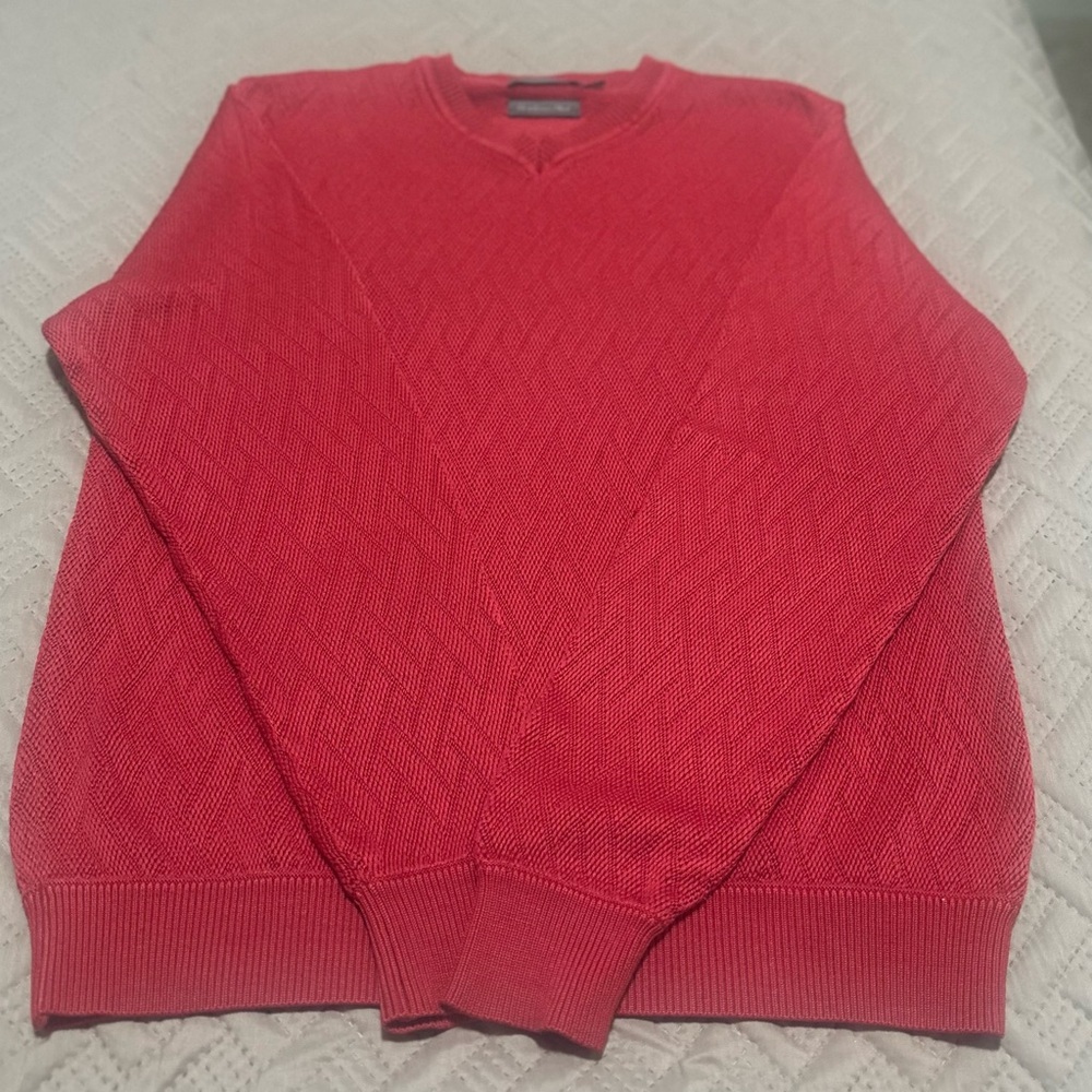 Men’s TALBOT’S V Neck Silk Blend Red Sweater.‎ Size Small.